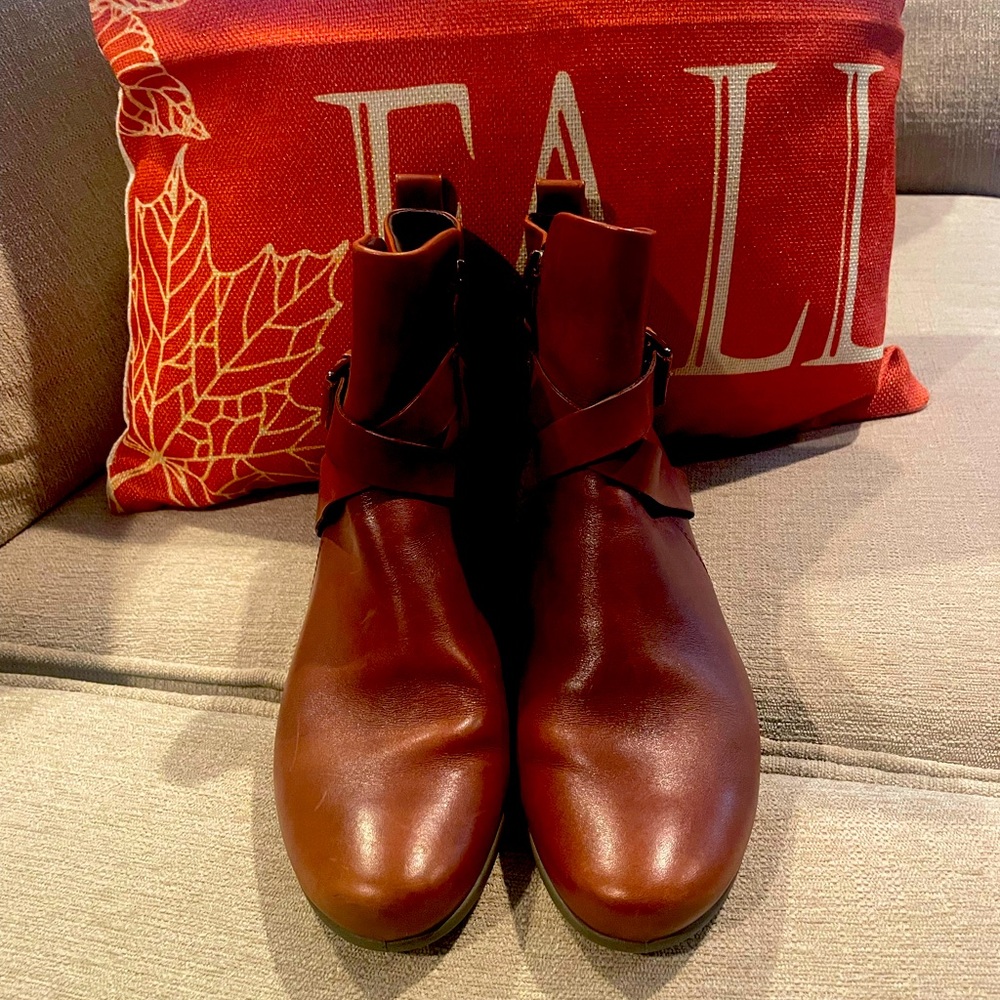 Women ankle leather boots. Side buckle . Never worn . New .